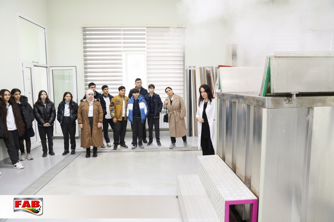 Kaspi liseynin şagirdləri  FAB Boyada