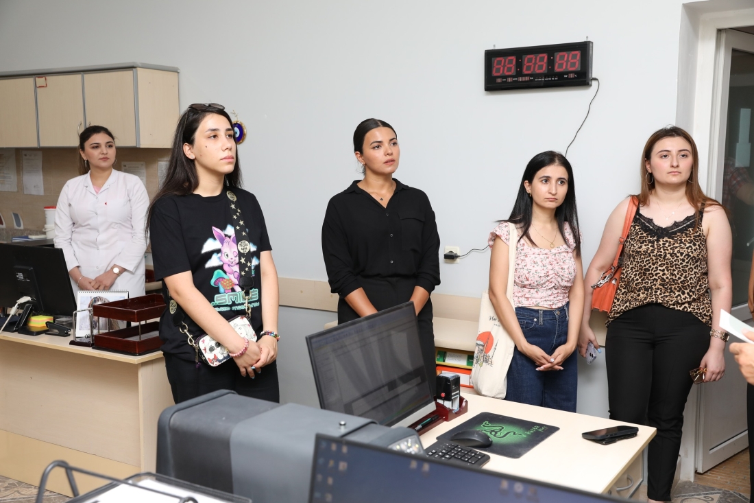 Tanınmış interyer dizayner Günay Hüseyn və tələbələri FAB Boyada