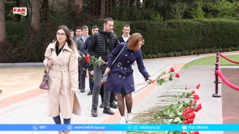 “FAB” Şirkətlər Qrupunun kollektivi Fəxri xiyabanı ziyarət edib. 